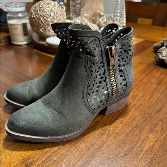 Not Rated Women’s Boots - Picture 1 of 5